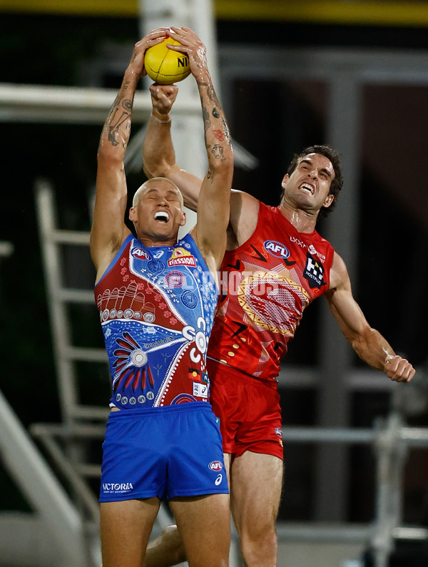 AFL 2025 Round 09 - Gold Coast v Western Bulldogs - A-59391250