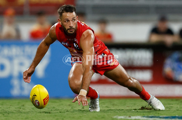 AFL 2025 Round 09 - Gold Coast v Western Bulldogs - A-59391269