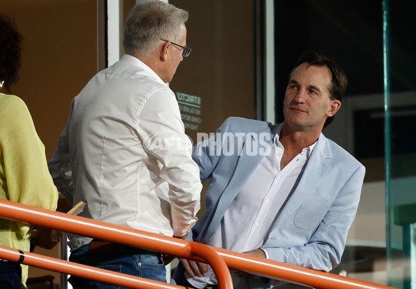 AFL 2025 Round 09 - Gold Coast v Western Bulldogs - A-59391870