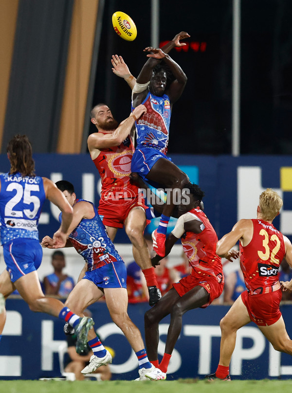 AFL 2025 Round 09 - Gold Coast v Western Bulldogs - A-59394852