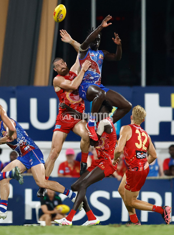 AFL 2025 Round 09 - Gold Coast v Western Bulldogs - A-59394859