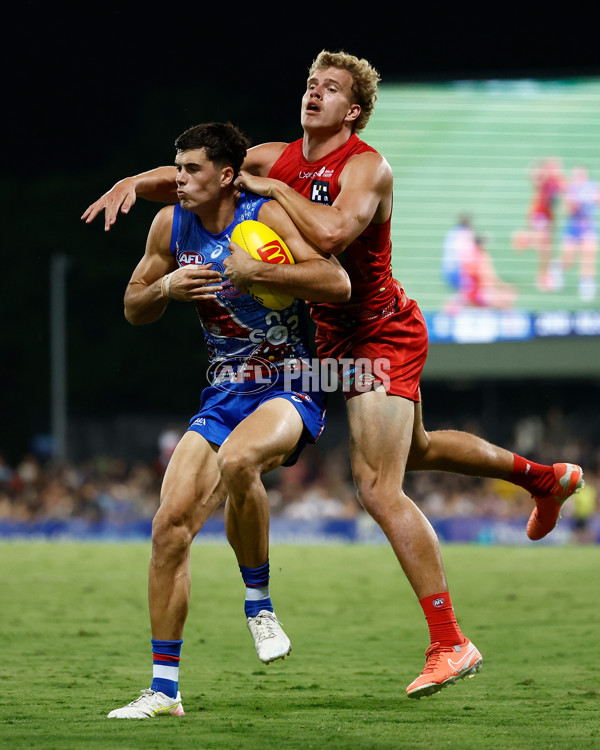 AFL 2025 Round 09 - Gold Coast v Western Bulldogs - A-59397107