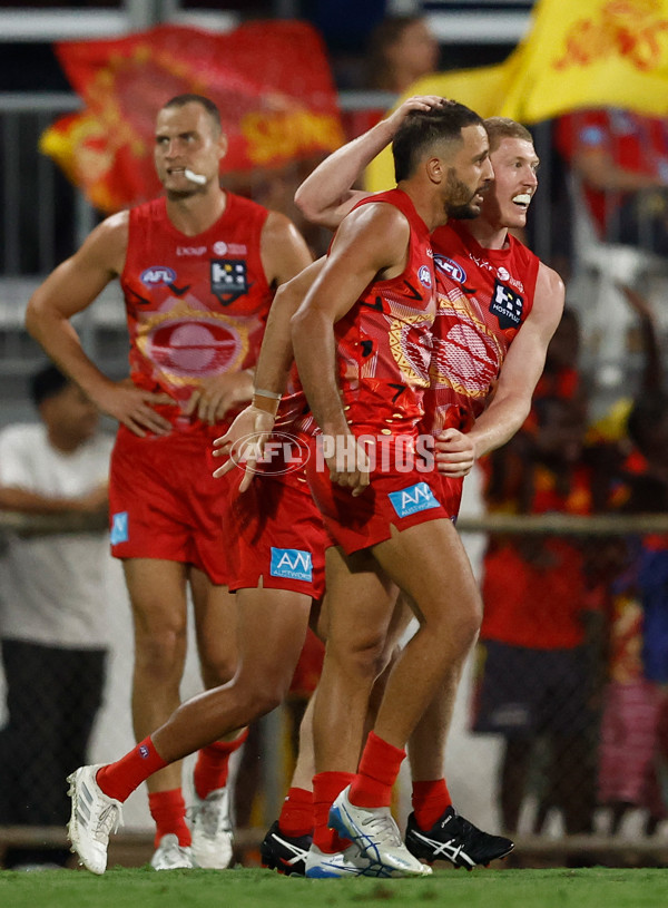 AFL 2025 Round 09 - Gold Coast v Western Bulldogs - A-59397172