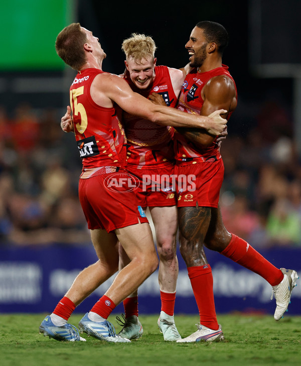 AFL 2025 Round 09 - Gold Coast v Western Bulldogs - A-59401351
