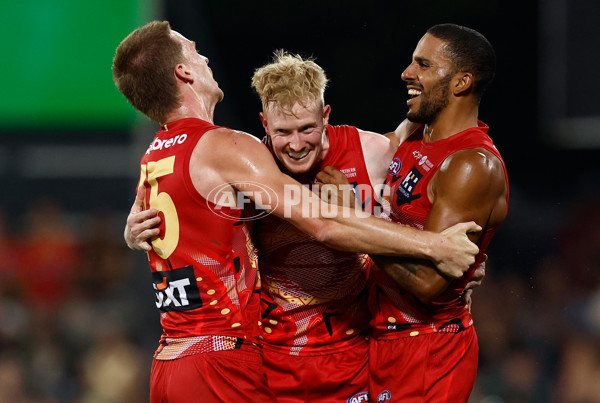 AFL 2025 Round 09 - Gold Coast v Western Bulldogs - A-59401352