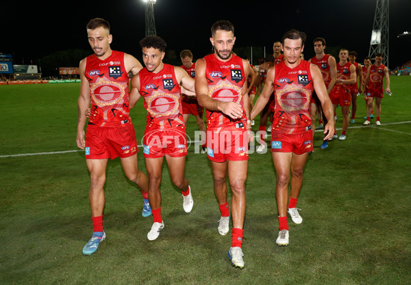 AFL 2025 Round 09 - Gold Coast v Western Bulldogs - A-59401413
