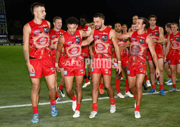 AFL 2025 Round 09 - Gold Coast v Western Bulldogs - A-59401414