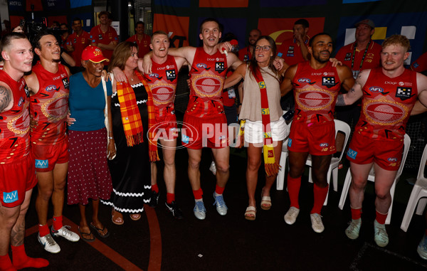 AFL 2025 Round 09 - Gold Coast v Western Bulldogs - A-59401415