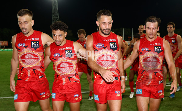 AFL 2025 Round 09 - Gold Coast v Western Bulldogs - A-59401416