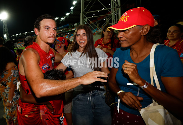 AFL 2025 Round 09 - Gold Coast v Western Bulldogs - A-59401417