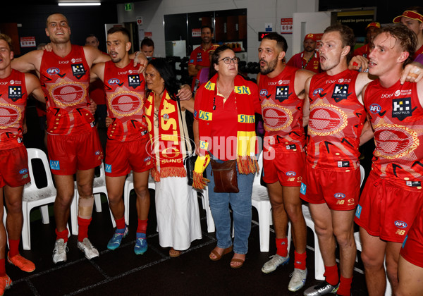 AFL 2025 Round 09 - Gold Coast v Western Bulldogs - A-59401419