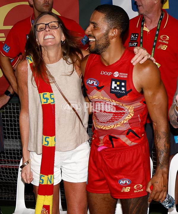 AFL 2025 Round 09 - Gold Coast v Western Bulldogs - A-59401420
