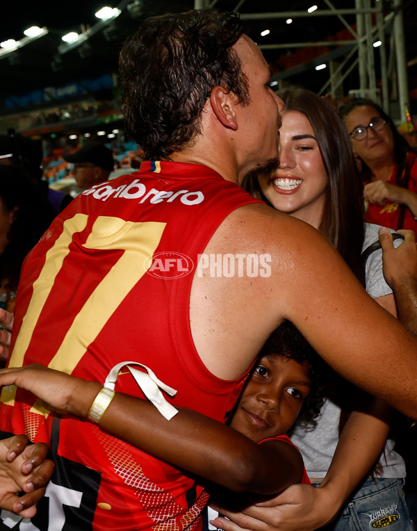 AFL 2025 Round 09 - Gold Coast v Western Bulldogs - A-59401421