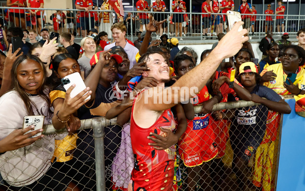 AFL 2025 Round 09 - Gold Coast v Western Bulldogs - A-59401429