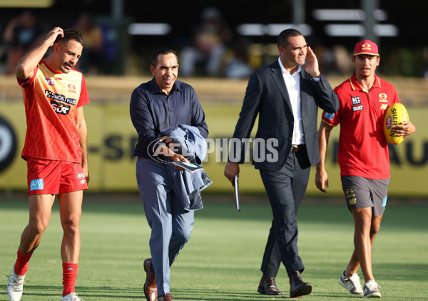 AFL 2025 Round 10 - Gold Coast v Hawthorn - A-59465766