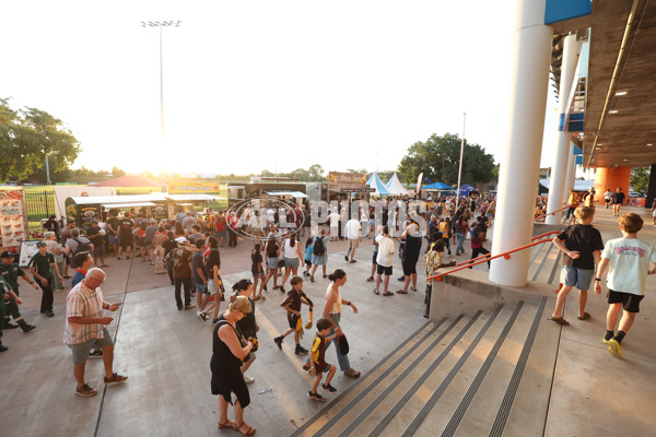 AFL 2025 Round 10 - Gold Coast v Hawthorn - A-59467611