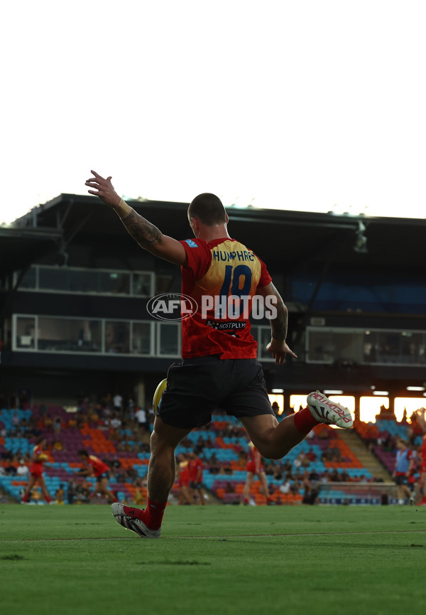 AFL 2025 Round 10 - Gold Coast v Hawthorn - A-59467619