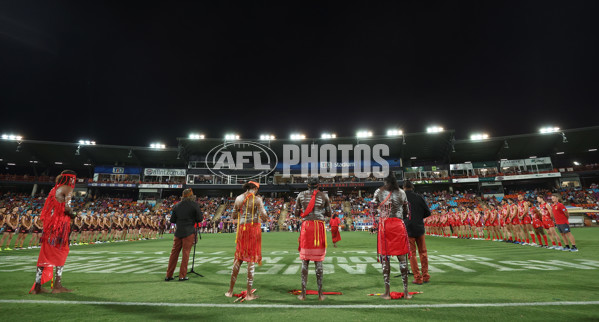 AFL 2025 Round 10 - Gold Coast v Hawthorn - A-59468175