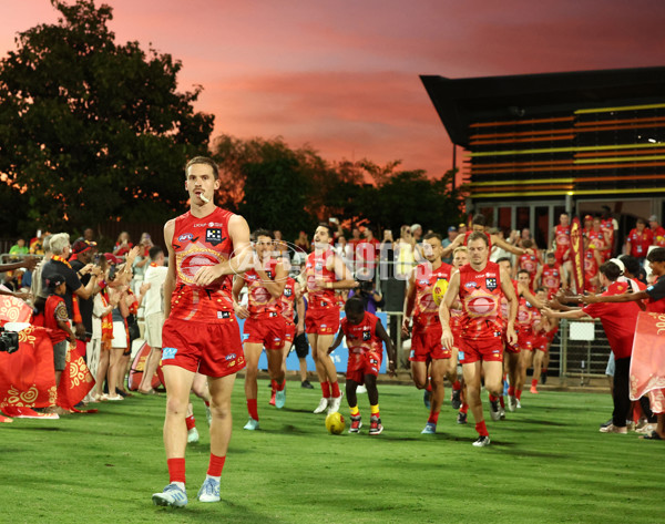 AFL 2025 Round 10 - Gold Coast v Hawthorn - A-59468182