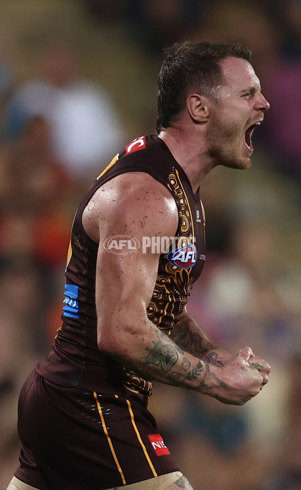 AFL 2025 Round 10 - Gold Coast v Hawthorn - A-59470065