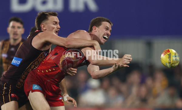 AFL 2025 Round 10 - Gold Coast v Hawthorn - A-59470088