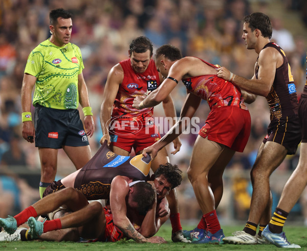 AFL 2025 Round 10 - Gold Coast v Hawthorn - A-59470550