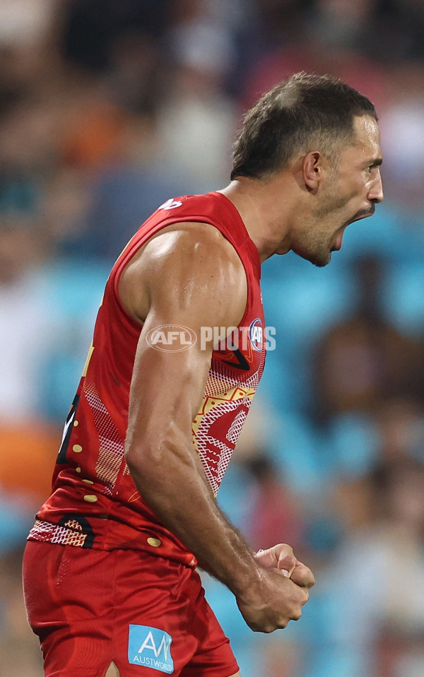 AFL 2025 Round 10 - Gold Coast v Hawthorn - A-59470575