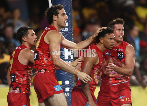 AFL 2025 Round 10 - Gold Coast v Hawthorn - A-59470577