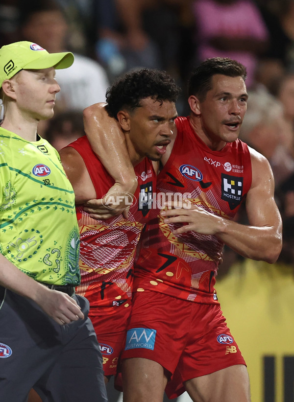 AFL 2025 Round 10 - Gold Coast v Hawthorn - A-59470579