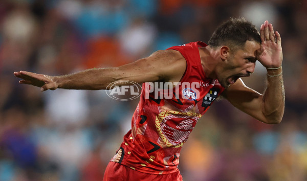 AFL 2025 Round 10 - Gold Coast v Hawthorn - A-59470599