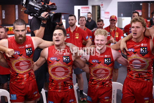 AFL 2025 Round 10 - Gold Coast v Hawthorn - A-59470611
