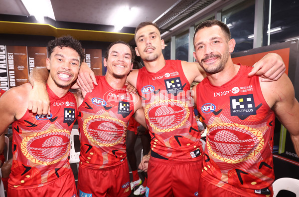 AFL 2025 Round 10 - Gold Coast v Hawthorn - A-59472339