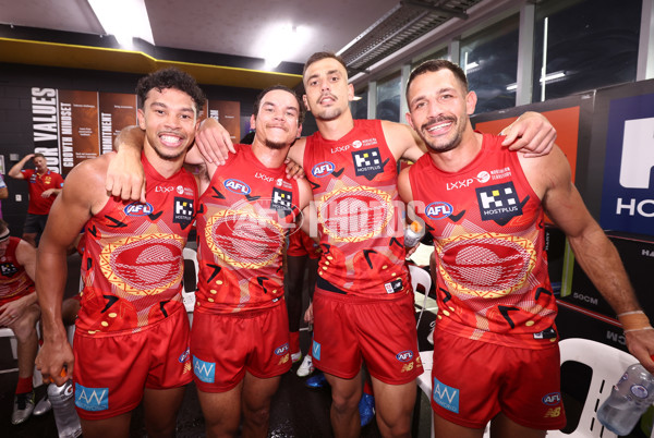 AFL 2025 Round 10 - Gold Coast v Hawthorn - A-59472342