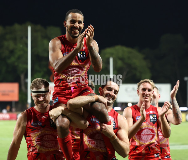 AFL 2025 Round 10 - Gold Coast v Hawthorn - A-59472344