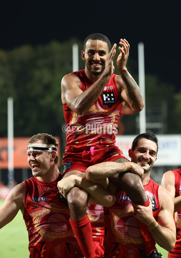 AFL 2025 Round 10 - Gold Coast v Hawthorn - A-59472351