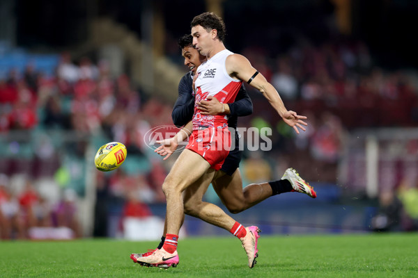 AFL 2025 Round 10 - Sydney v Carlton - A-59484155
