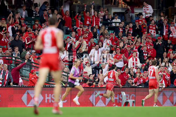 AFL 2025 Round 10 - Sydney v Carlton - A-59484898
