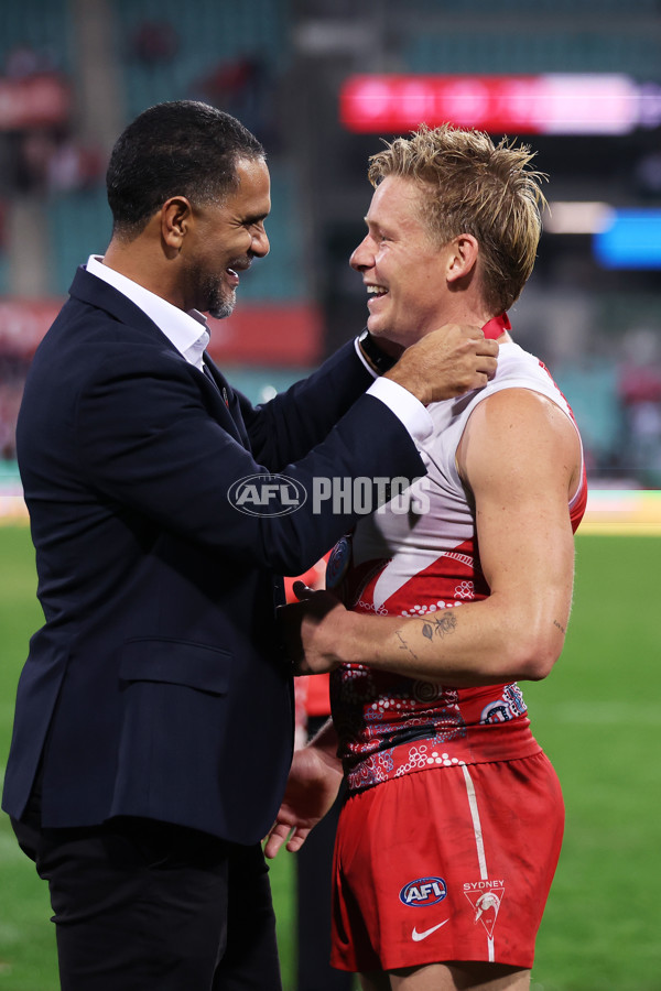 AFL 2025 Round 10 - Sydney v Carlton - A-59487427