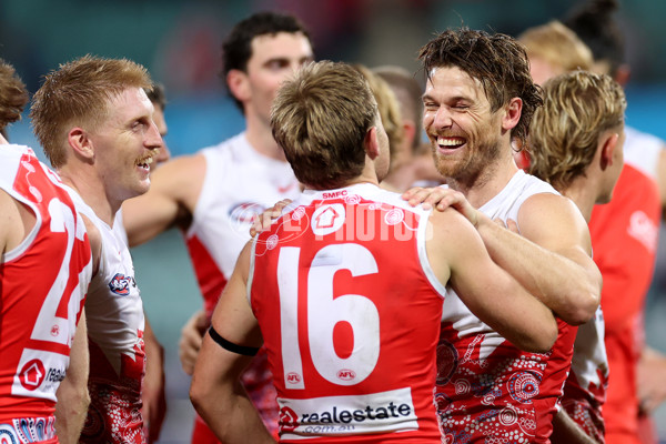 AFL 2025 Round 10 - Sydney v Carlton - A-59487450