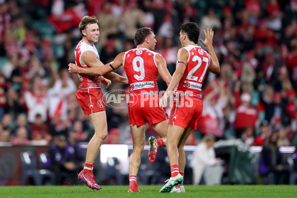 AFL 2025 Round 10 - Sydney v Carlton - A-59487485