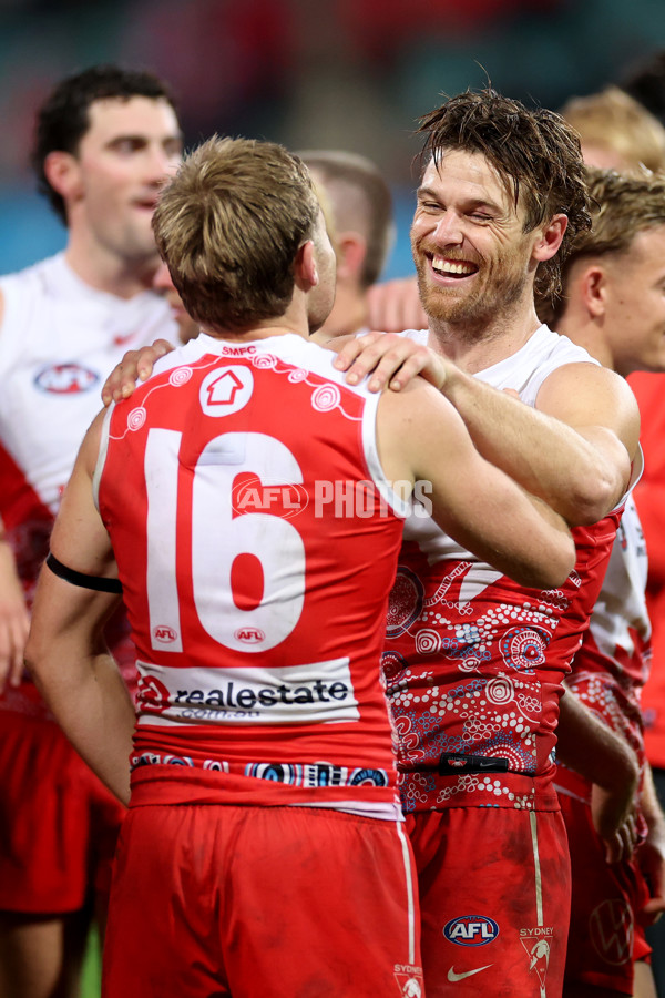 AFL 2025 Round 10 - Sydney v Carlton - A-59487546