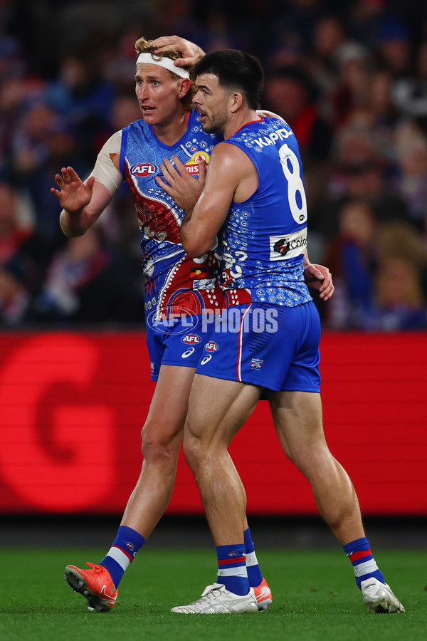AFL 2025 Round 10 - Western Bulldogs v Essendon - A-59527744