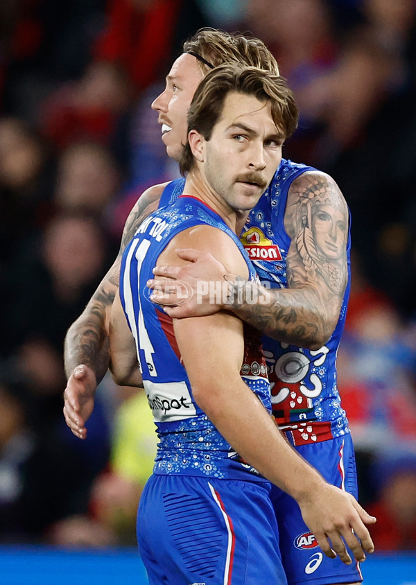 AFL 2025 Round 10 - Western Bulldogs v Essendon - A-59532451