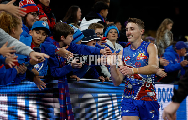 AFL 2025 Round 10 - Western Bulldogs v Essendon - A-59534929