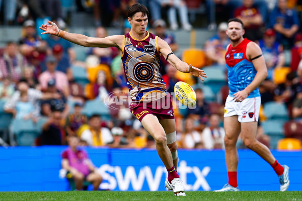 AFL 2025 Round 10 - Brisbane v Narrm - A-59547771
