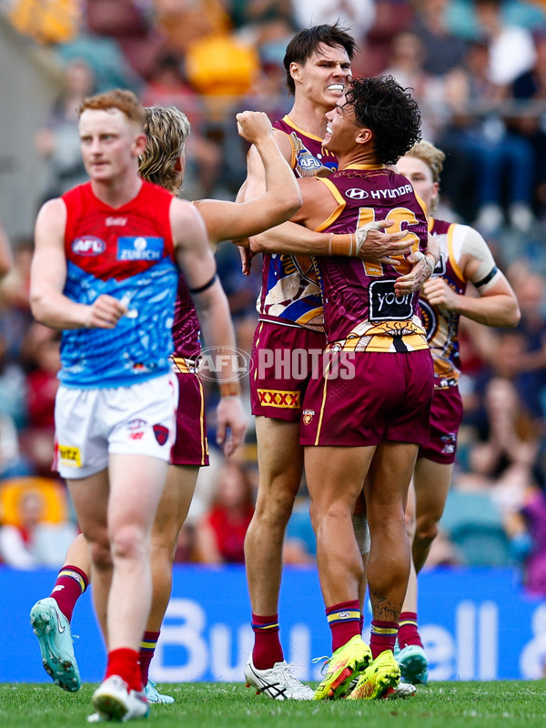 AFL 2025 Round 10 - Brisbane v Narrm - A-59550027