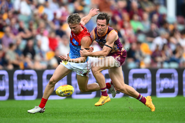 AFL 2025 Round 10 - Brisbane v Narrm - A-59550032