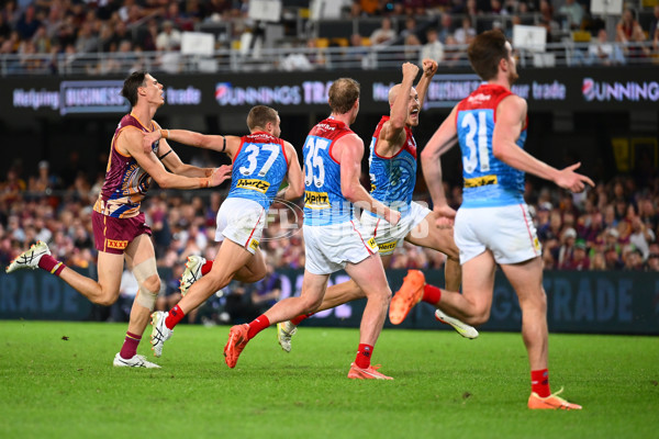 AFL 2025 Round 10 - Brisbane v Narrm - A-59559899