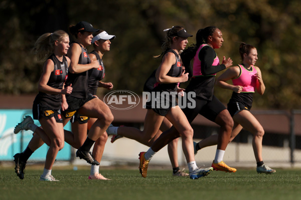 AFLW 2025 Training - Collingwood 210525 - A-59593608