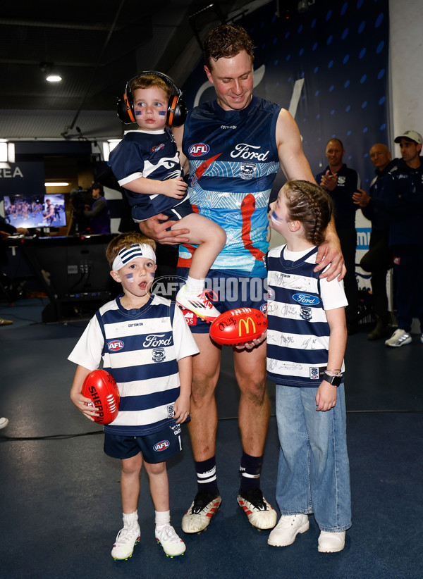 AFL 2025 Round 11 - Geelong v Western Bulldogs - A-59612082